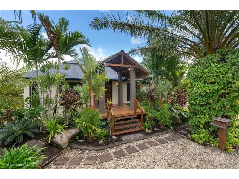 12 Daniel Close, Etty Bay QLD 4858