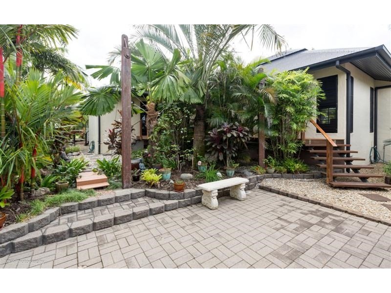 12 Daniel Close, Etty Bay QLD 4858