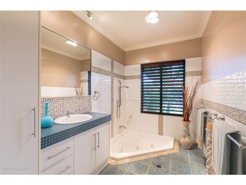 12 Daniel Close, Etty Bay QLD 4858