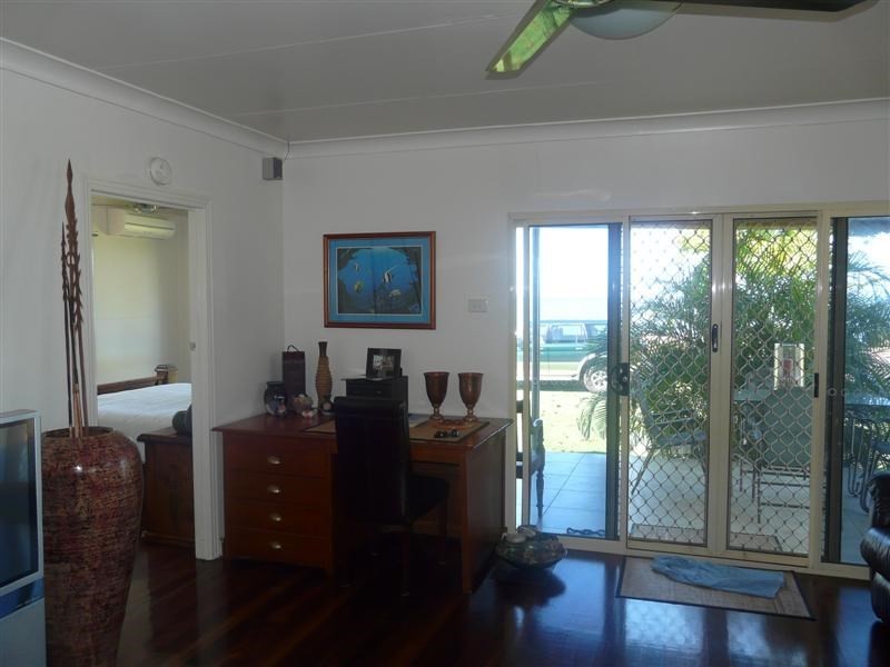 5 The Esplanade, Flying Fish Point QLD 4860