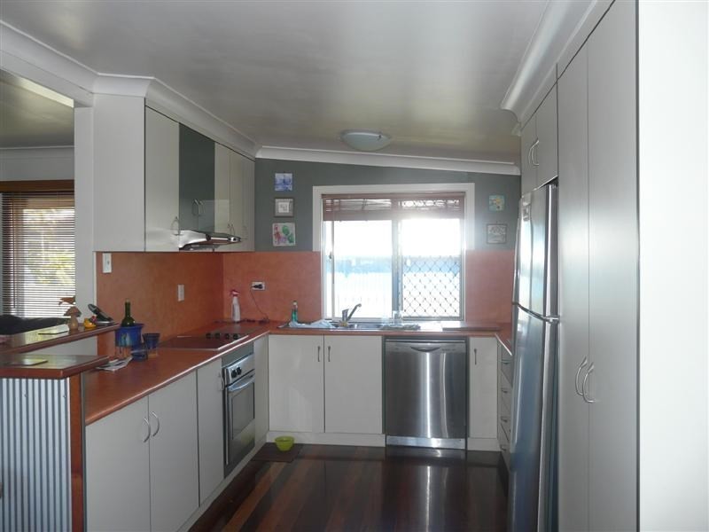 5 The Esplanade, Flying Fish Point QLD 4860