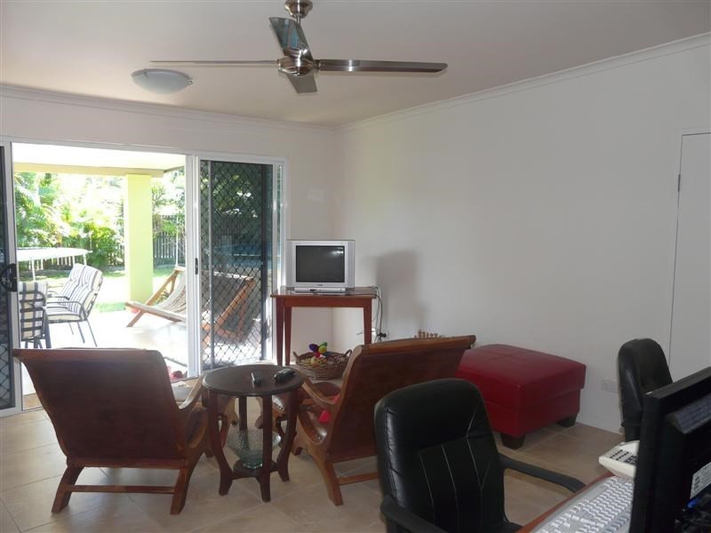 5 The Esplanade, Flying Fish Point QLD 4860