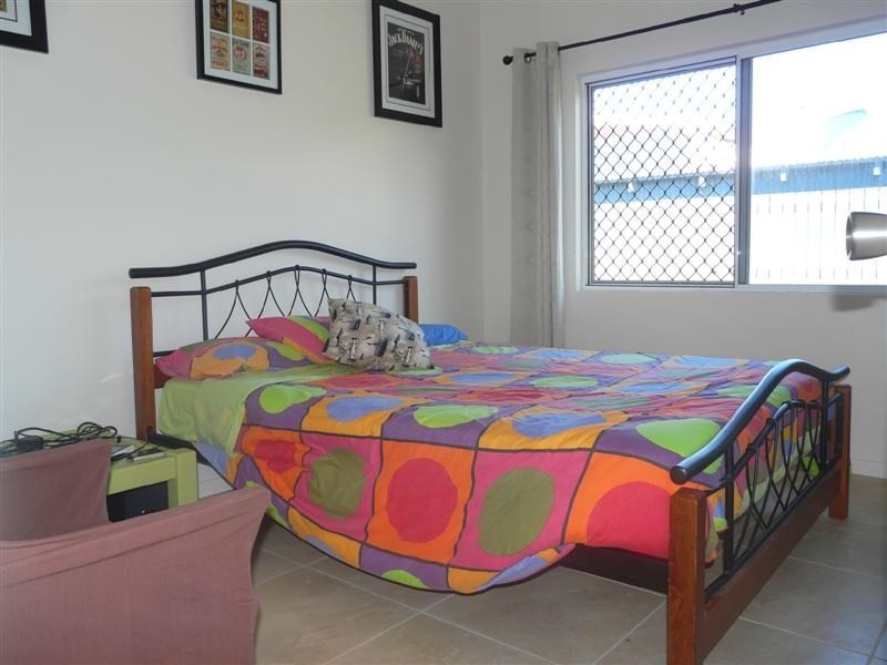 5 The Esplanade, Flying Fish Point QLD 4860