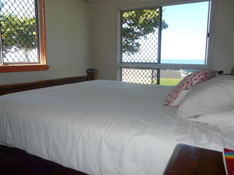 5 The Esplanade, Flying Fish Point QLD 4860