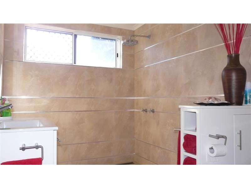 5 The Esplanade, Flying Fish Point QLD 4860