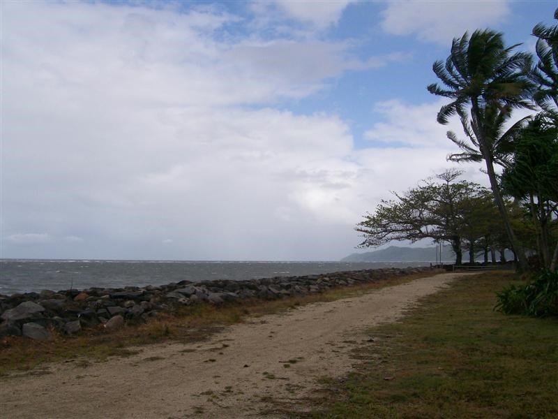 8 Feldt Street, Flying Fish Point QLD 4860