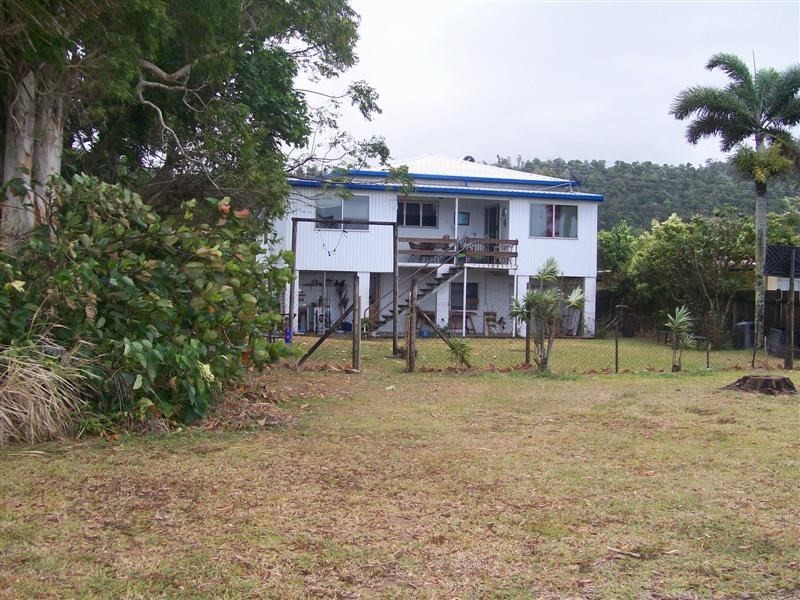 8 Feldt Street, Flying Fish Point QLD 4860