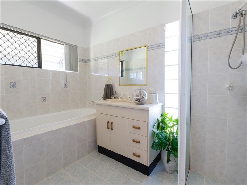 174 Etty Bay Road, Etty Bay QLD 4858