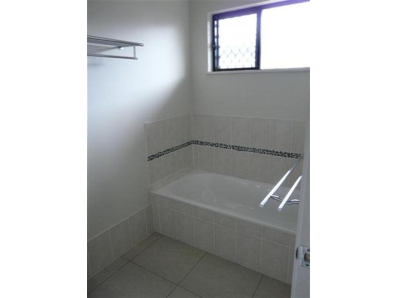 4 Spina, Innisfail QLD 4860