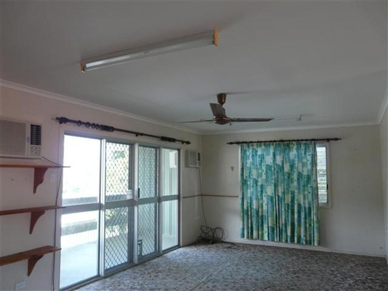 10 Enid, Flying Fish Point QLD 4860