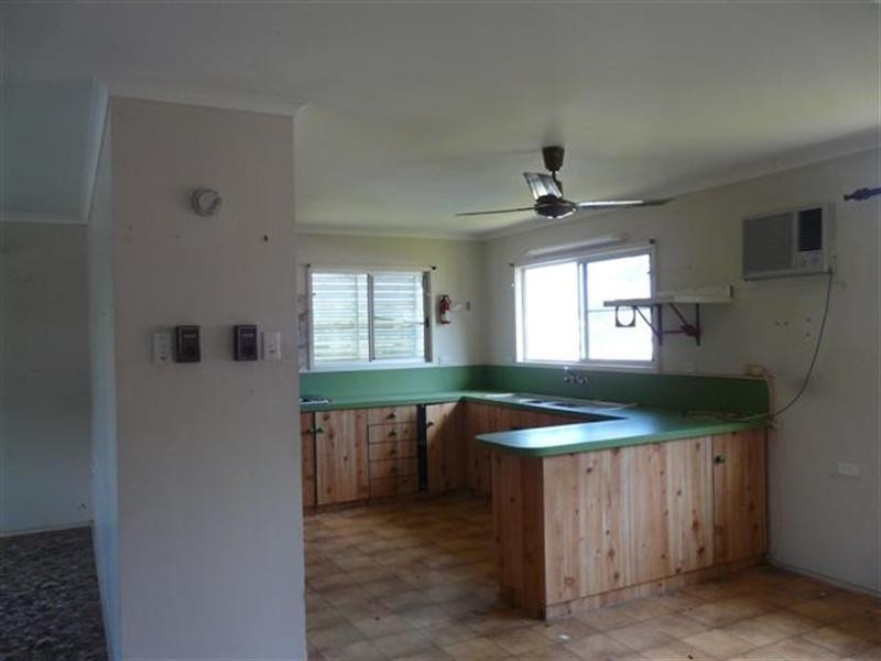 10 Enid, Flying Fish Point QLD 4860