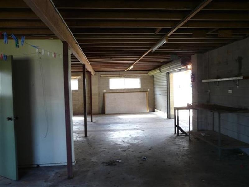 10 Enid, Flying Fish Point QLD 4860