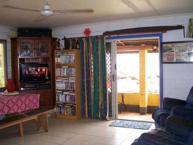 14 Elizabeth St (Esplanade), Flying Fish Point QLD 4860