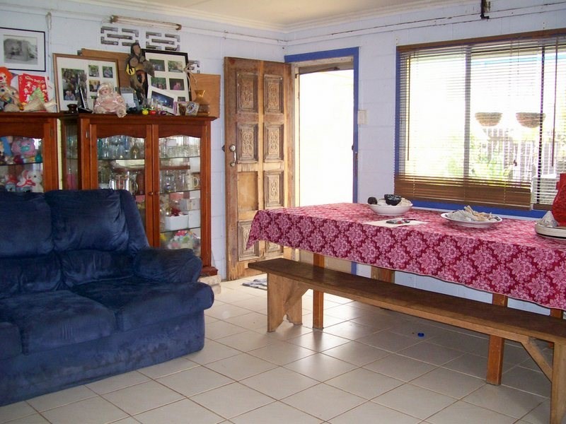 14 Elizabeth St (Esplanade), Flying Fish Point QLD 4860