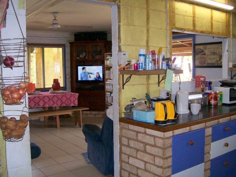 14 Elizabeth St (Esplanade), Flying Fish Point QLD 4860