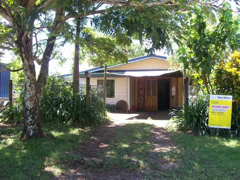 14 Elizabeth St (Esplanade), Flying Fish Point QLD 4860