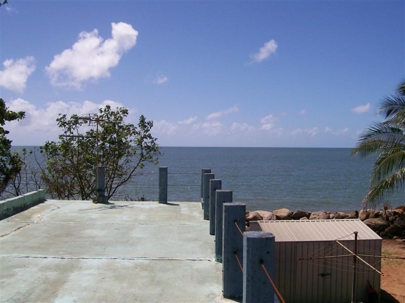 14 Elizabeth St (Esplanade), Flying Fish Point QLD 4860