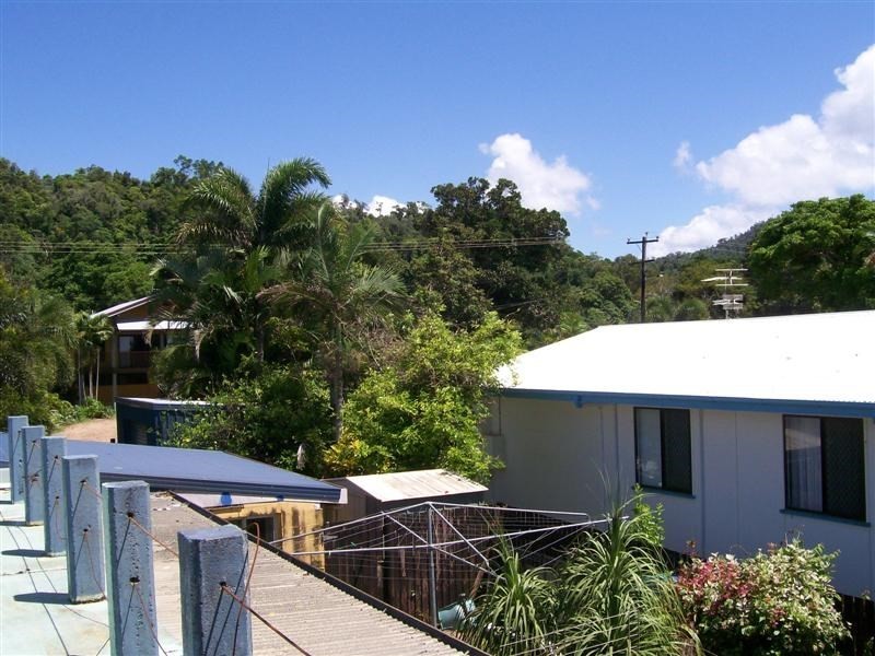 14 Elizabeth St (Esplanade), Flying Fish Point QLD 4860