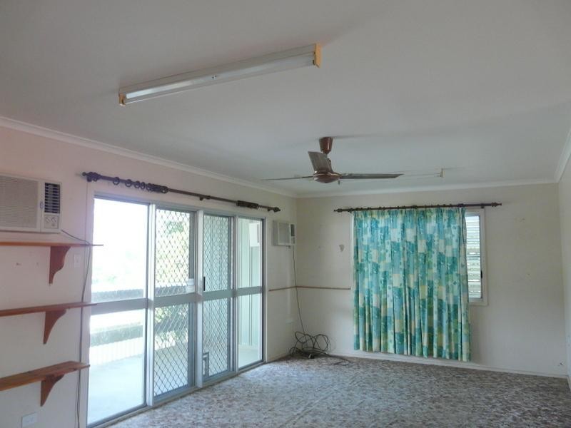 10 Enid Street, Flying Fish Point QLD 4860