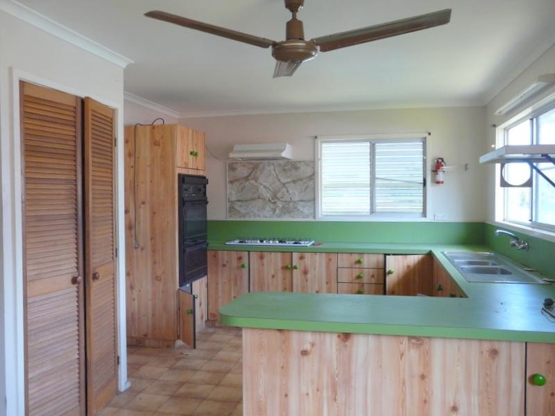 10 Enid Street, Flying Fish Point QLD 4860