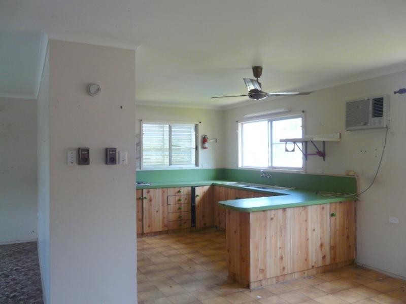 10 Enid Street, Flying Fish Point QLD 4860