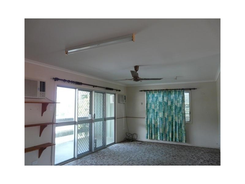 10 Enid, Flying Fish Point QLD 4860