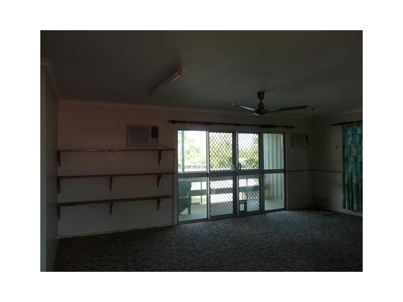 10 Enid, Flying Fish Point QLD 4860