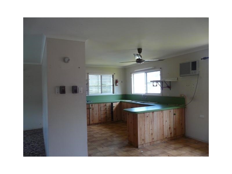 10 Enid, Flying Fish Point QLD 4860