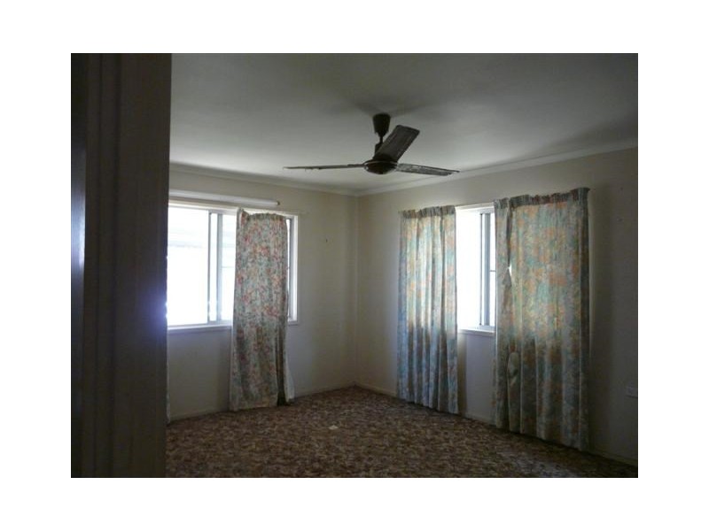 10 Enid, Flying Fish Point QLD 4860