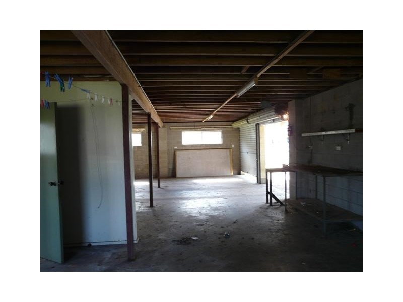 10 Enid, Flying Fish Point QLD 4860