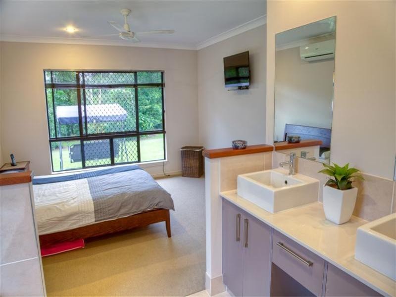 37 La Rocca Close, Etty Bay QLD 4858