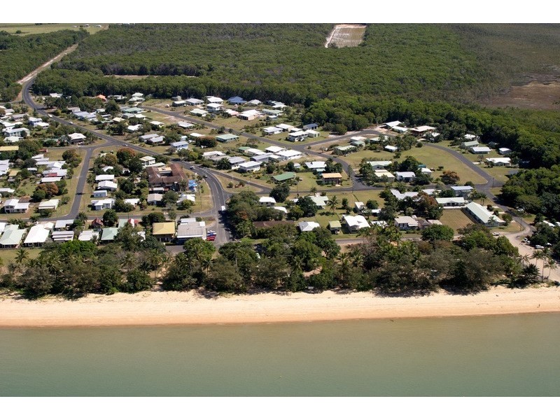 6 Rowe Street, Kurrimine Beach QLD 4871