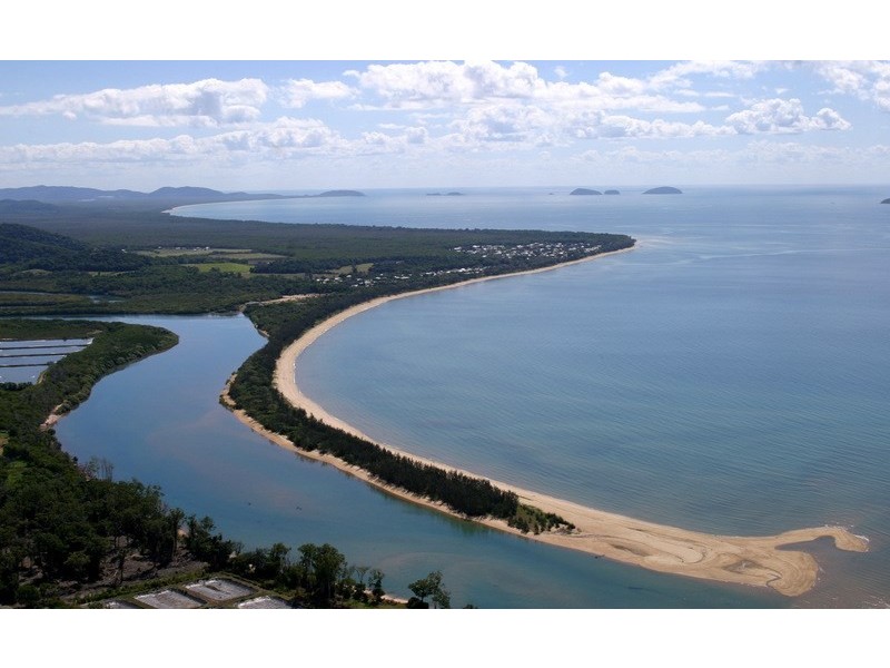 6 Rowe Street, Kurrimine Beach QLD 4871