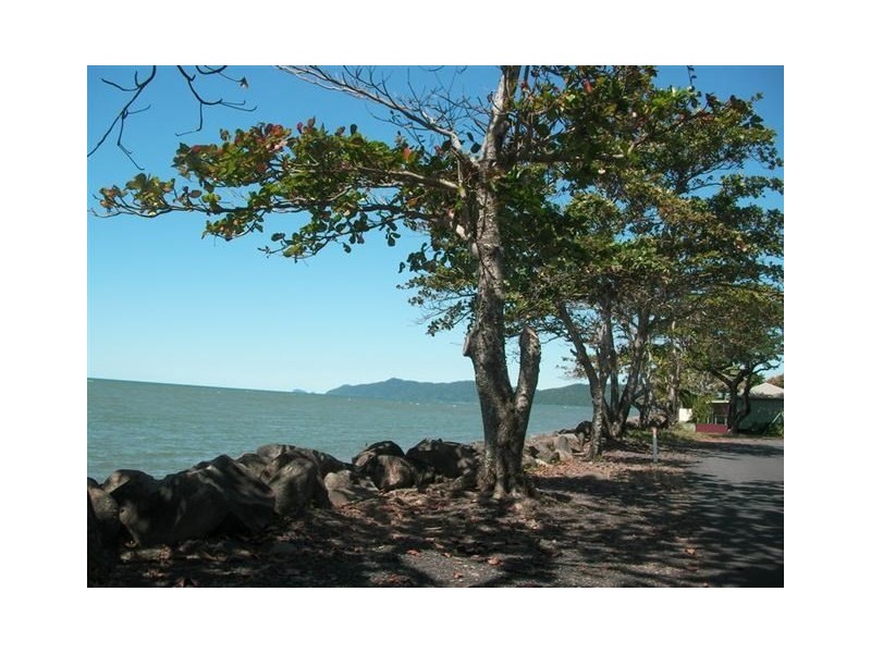 3 Esplanade, Flying Fish Point QLD 4860