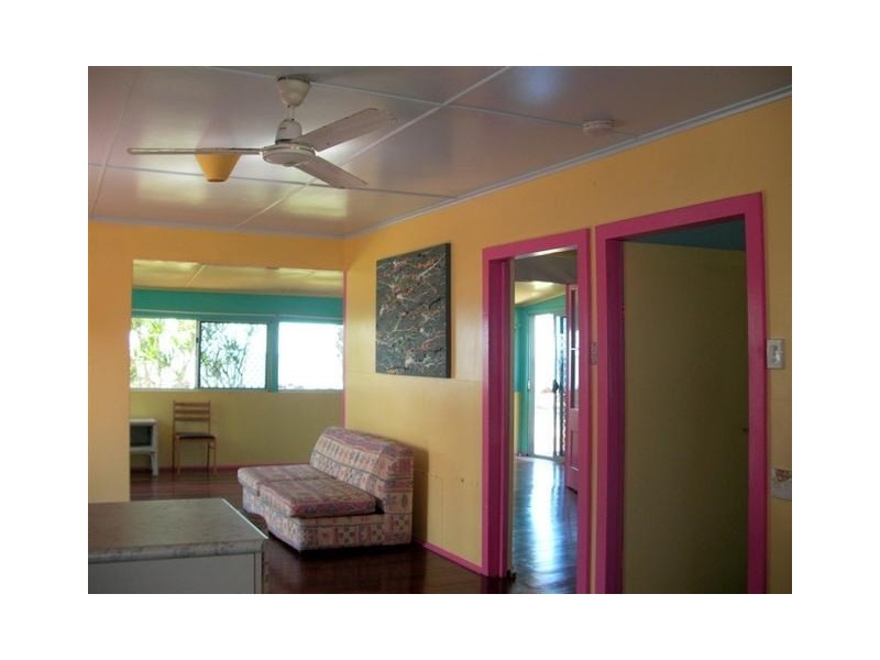 3 Esplanade, Flying Fish Point QLD 4860