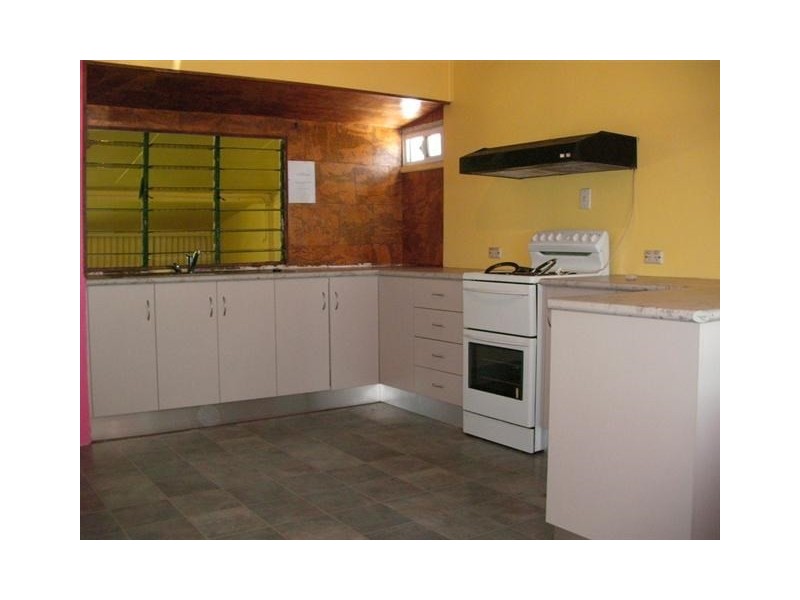 3 Esplanade, Flying Fish Point QLD 4860