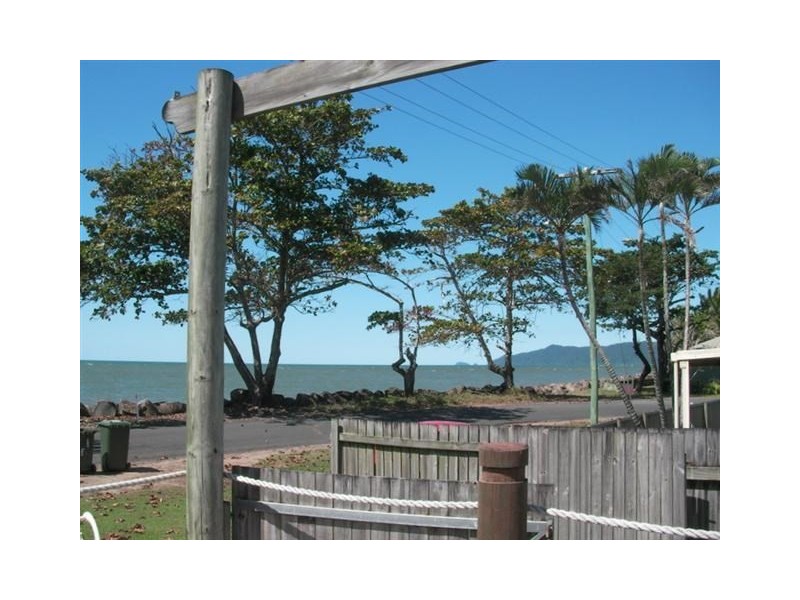 3 Esplanade, Flying Fish Point QLD 4860