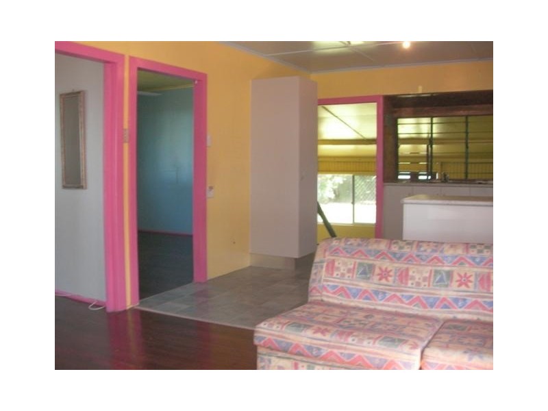 3 Esplanade, Flying Fish Point QLD 4860