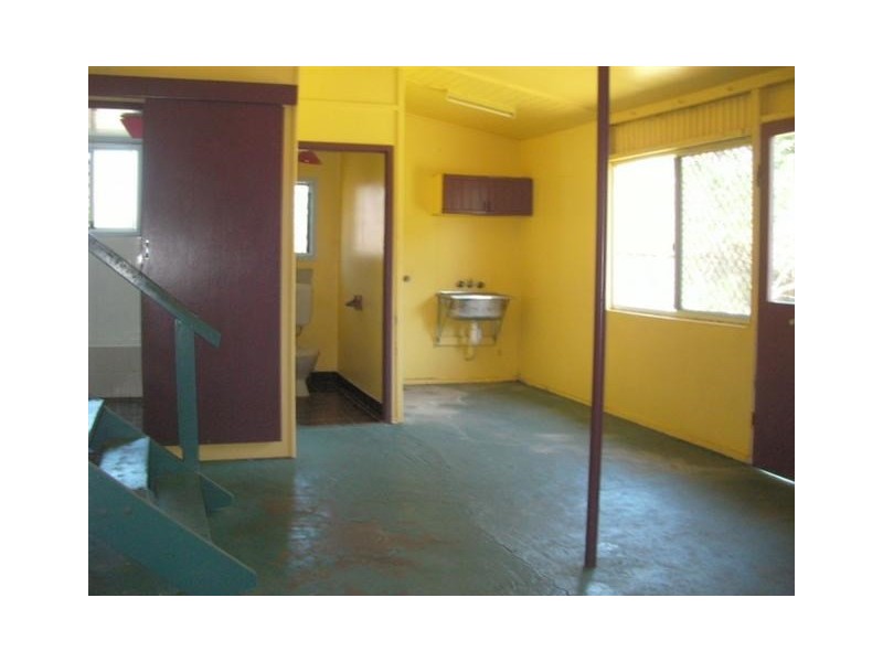 3 Esplanade, Flying Fish Point QLD 4860