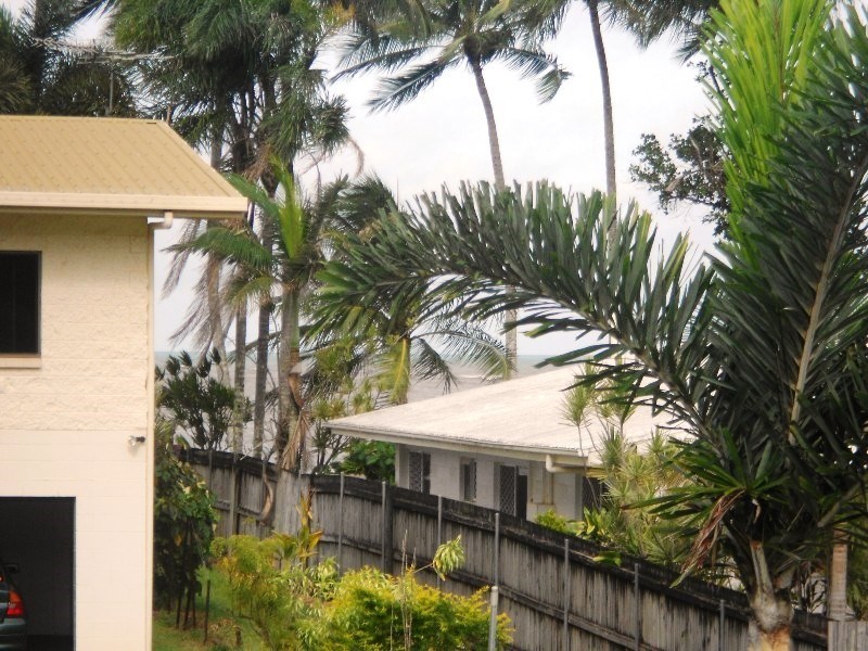 15 FELDT, Flying Fish Point QLD 4860