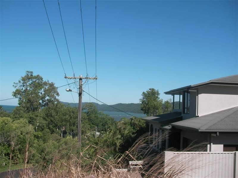 13 Maria Street, Flying Fish Point QLD 4860