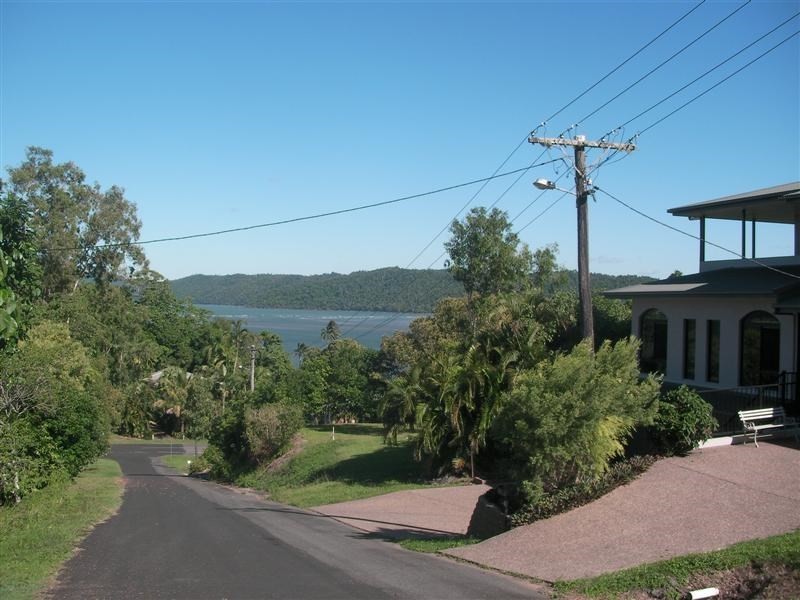 13 Maria Street, Flying Fish Point QLD 4860