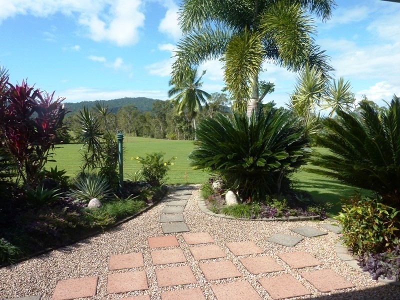 13 Daniel, Etty Bay QLD 4858