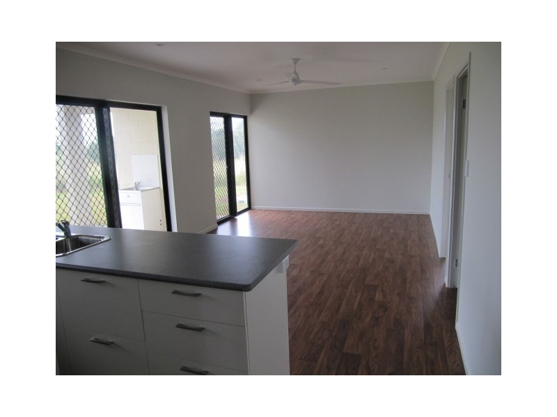 2 Broad Street, Etty Bay QLD 4858