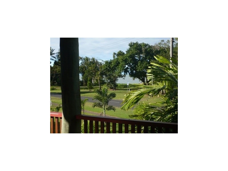 25 Elizabeth, Flying Fish Point QLD 4860