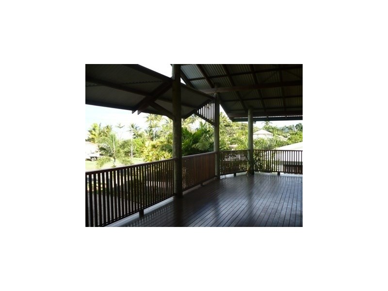 25 Elizabeth, Flying Fish Point QLD 4860