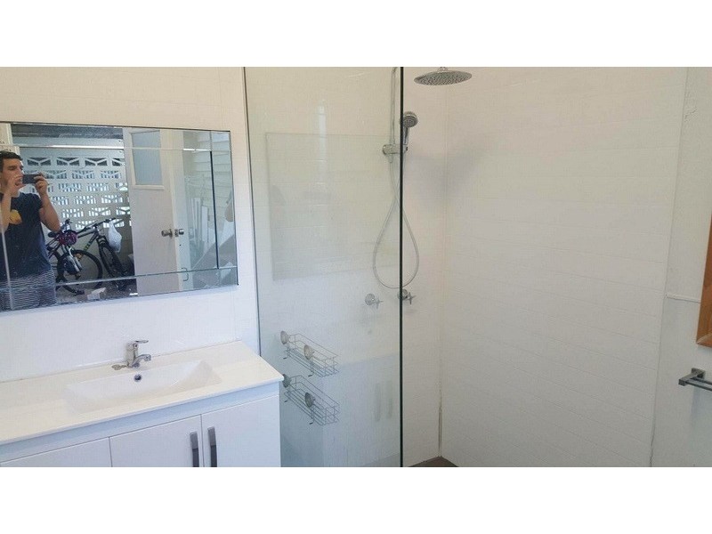 8 Judy Street, Flying Fish Point QLD 4860