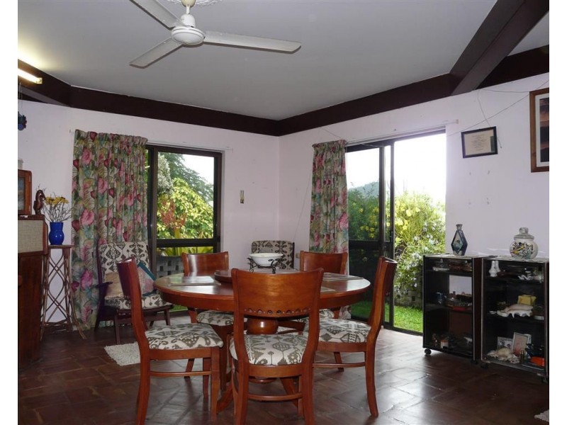 10 Bay Road, Coconuts QLD 4860
