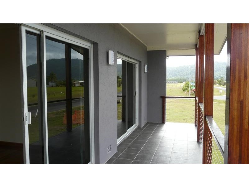 233 Etty Bay Road, Etty Bay QLD 4858