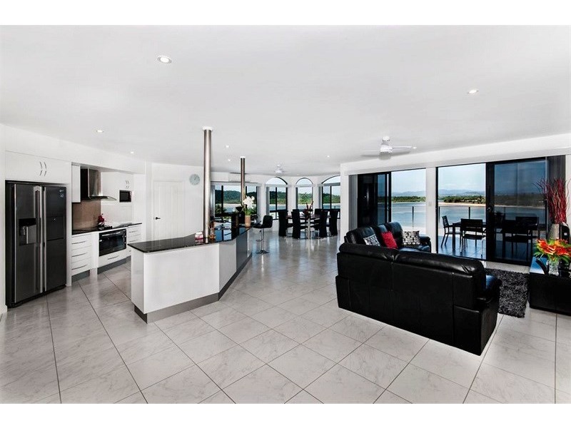 11 maria, Flying Fish Point QLD 4860